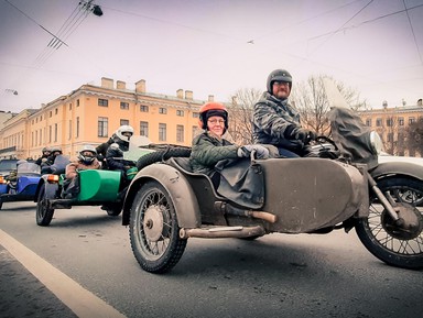 Советский Ленинград: прогулка на ретро-мотоцикле с коляской – индивидуальная экскурсия
