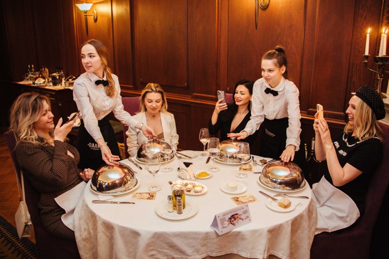 Исторический ужин в Петербурге «Всё могут короли» – групповая экскурсия