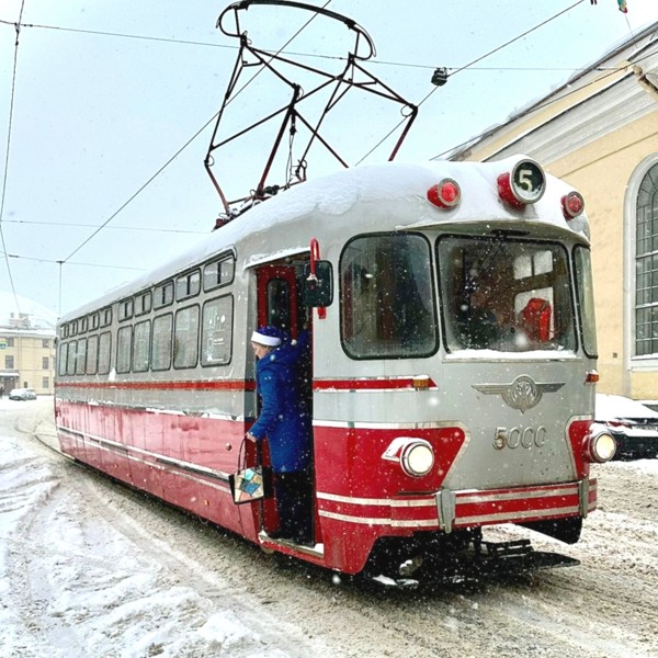 Петербург на ретротрамвае: авторская обзорная экскурсия с бокалом игристого