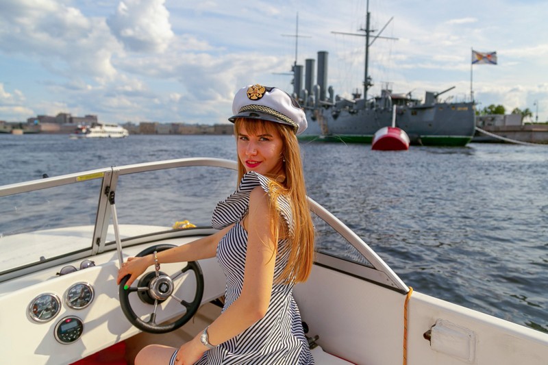 Катание на катере без капитана: по Финскому заливу и рукавам Невы до крейсера «Аврора» – индивидуальная экскурсия