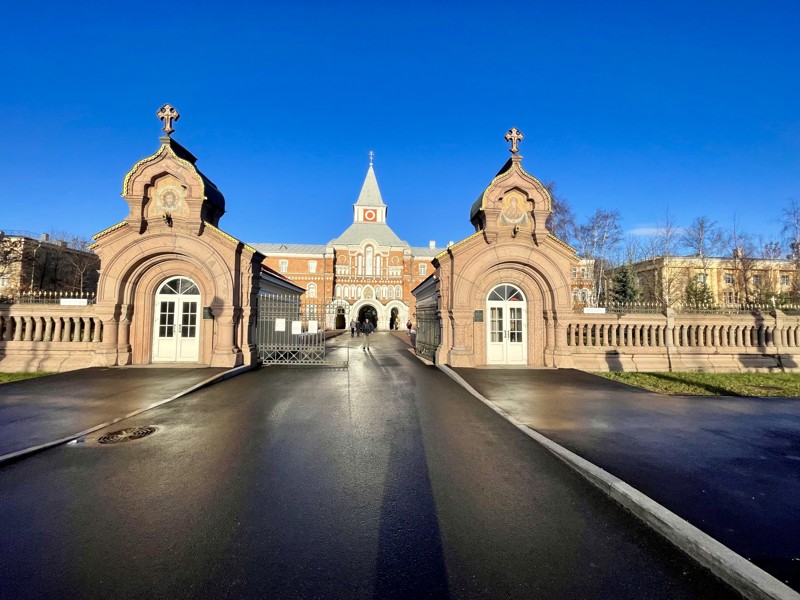 Троице-Сергиева пустынь, усадьба Знаменка и другие открытия близ Петергофа – индивидуальная экскурсия