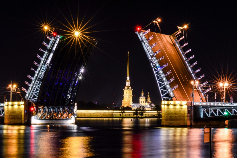 Ночной Петербург и развод мостов (осмотр с набережной) – групповая экскурсия