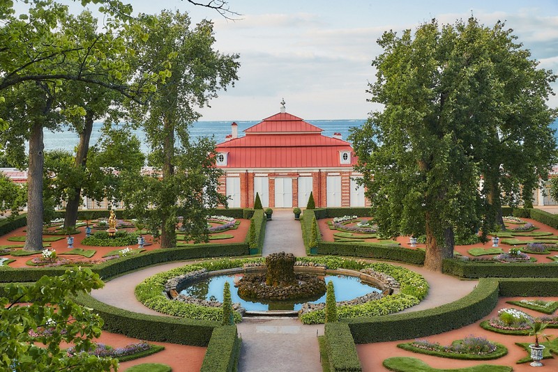 Нижний парк Петергофа: оранжерея, дворцы, фонтаны – индивидуальная экскурсия