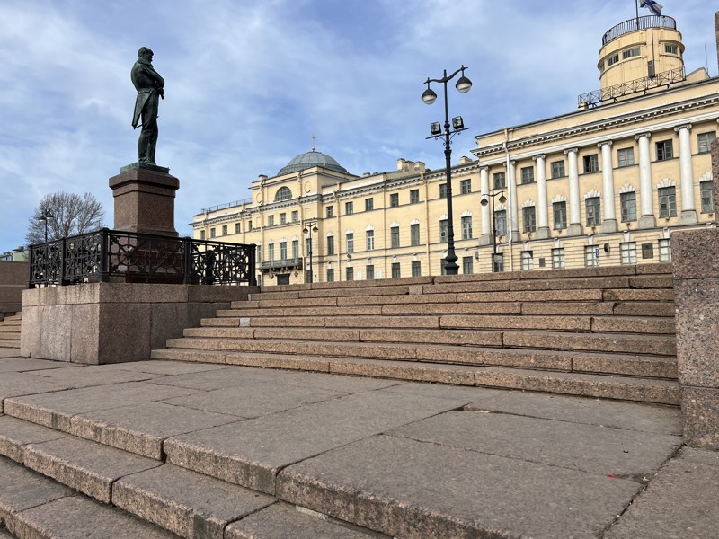 Прогулка по набережной Васильевского острова – групповая экскурсия