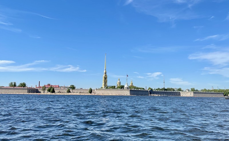 По Петербургу — на минивэне + посещение Петропавловской крепости – индивидуальная экскурсия