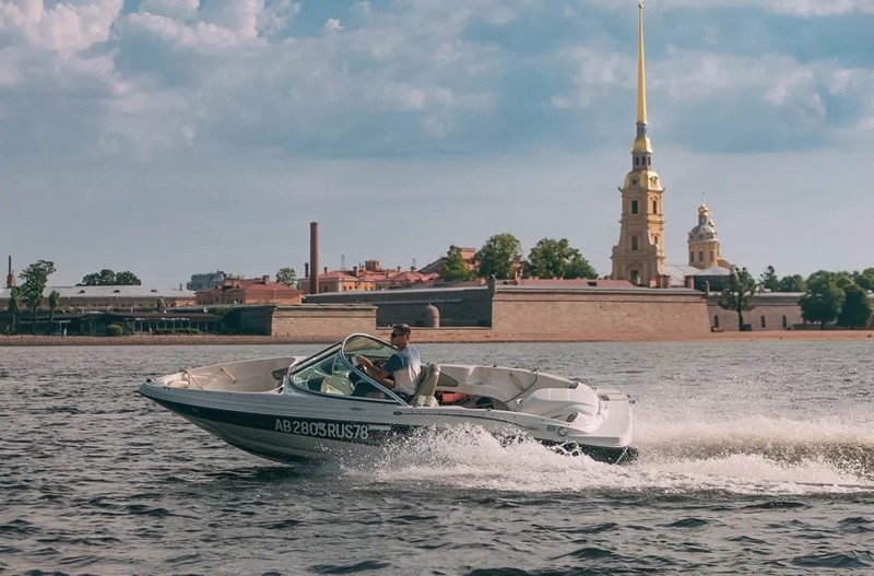 Прогулка на частном катере по Петербургу – индивидуальная экскурсия