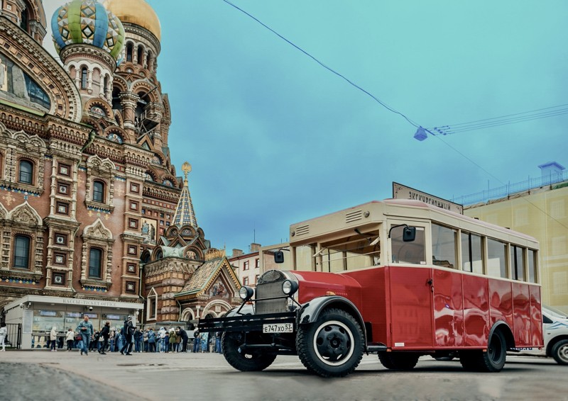 На ретроавтобусе — по центру Петербурга – групповая экскурсия