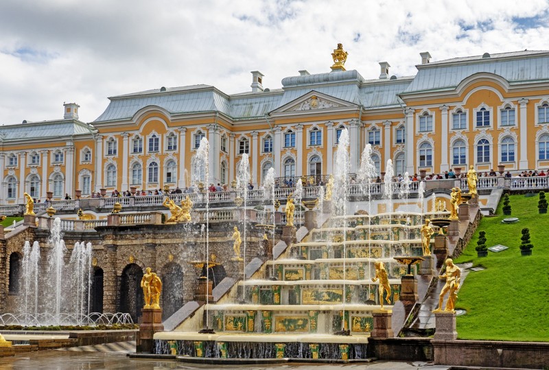 Автобусная экскурсия в Петергоф: Большой дворец, Малый дворец и фонтаны