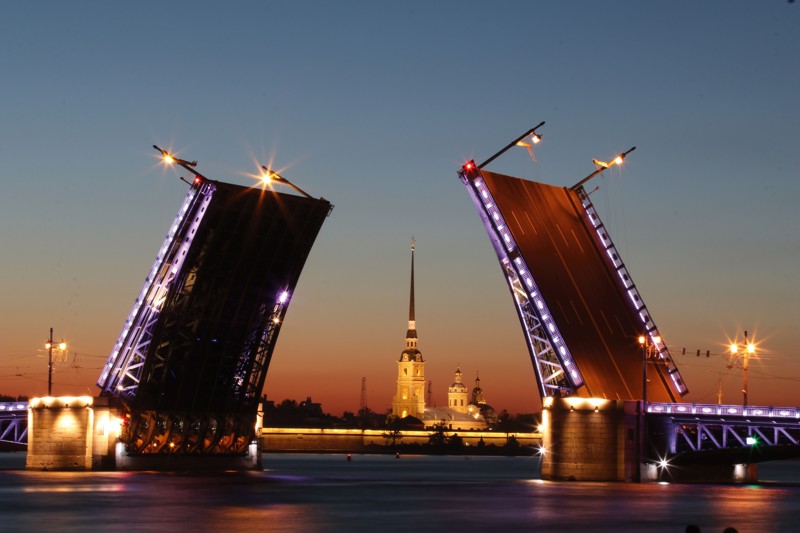 Автобусная экскурсия по ночному Петербургу + разведение мостов